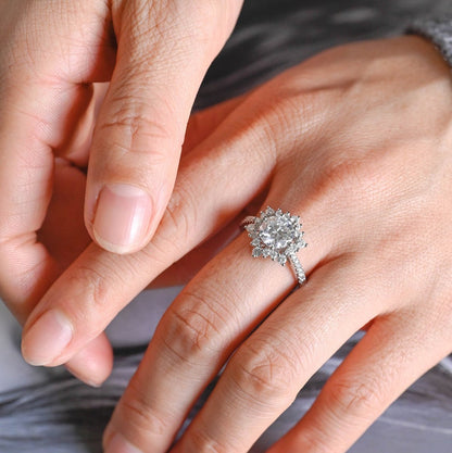 Stunning 0.5 - 1.5 CT Round Moissanite Engagement Ring with Cluster Design 4
